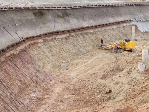 青秀基坑边坡加固